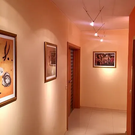 Тристаен Апартамент Варна Apartment *