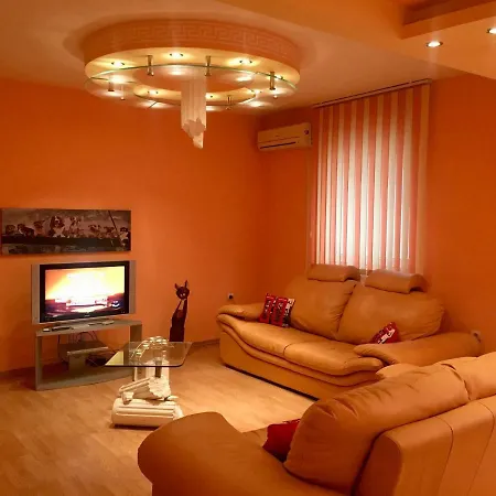 Тристаен Апартамент Варна Apartment *